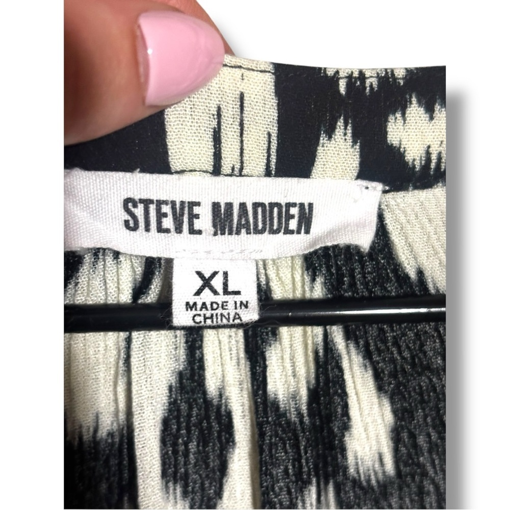 Steve Madden Black and White Aztec Patterned Sleeveless Tiered V-neck Tunic top - Picture 9 of 16